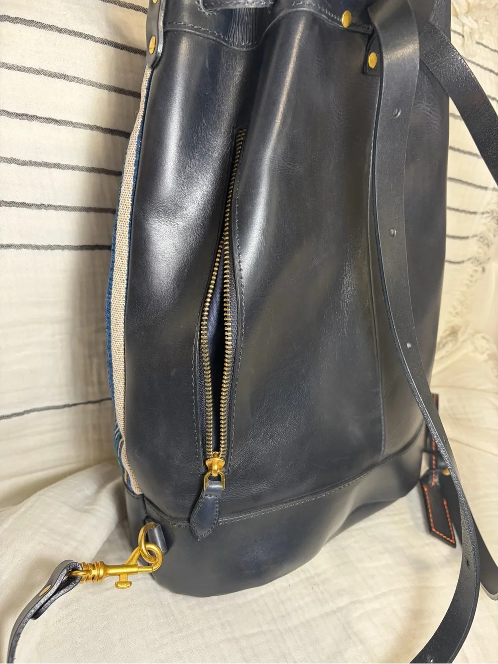 Old Trend Myrtle Bucket Backpack Black Leather Blue Geometric Canvas